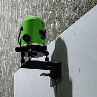 水平仪贴墙仪红外线上墙支架挂件L形铁板铁片装修工具找平器固定