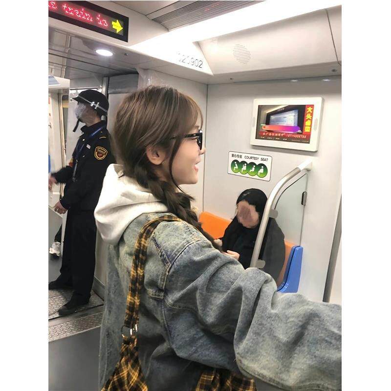 水洗复古港风牛仔外套女春秋款2024新款休闲宽松oversize夹克上衣