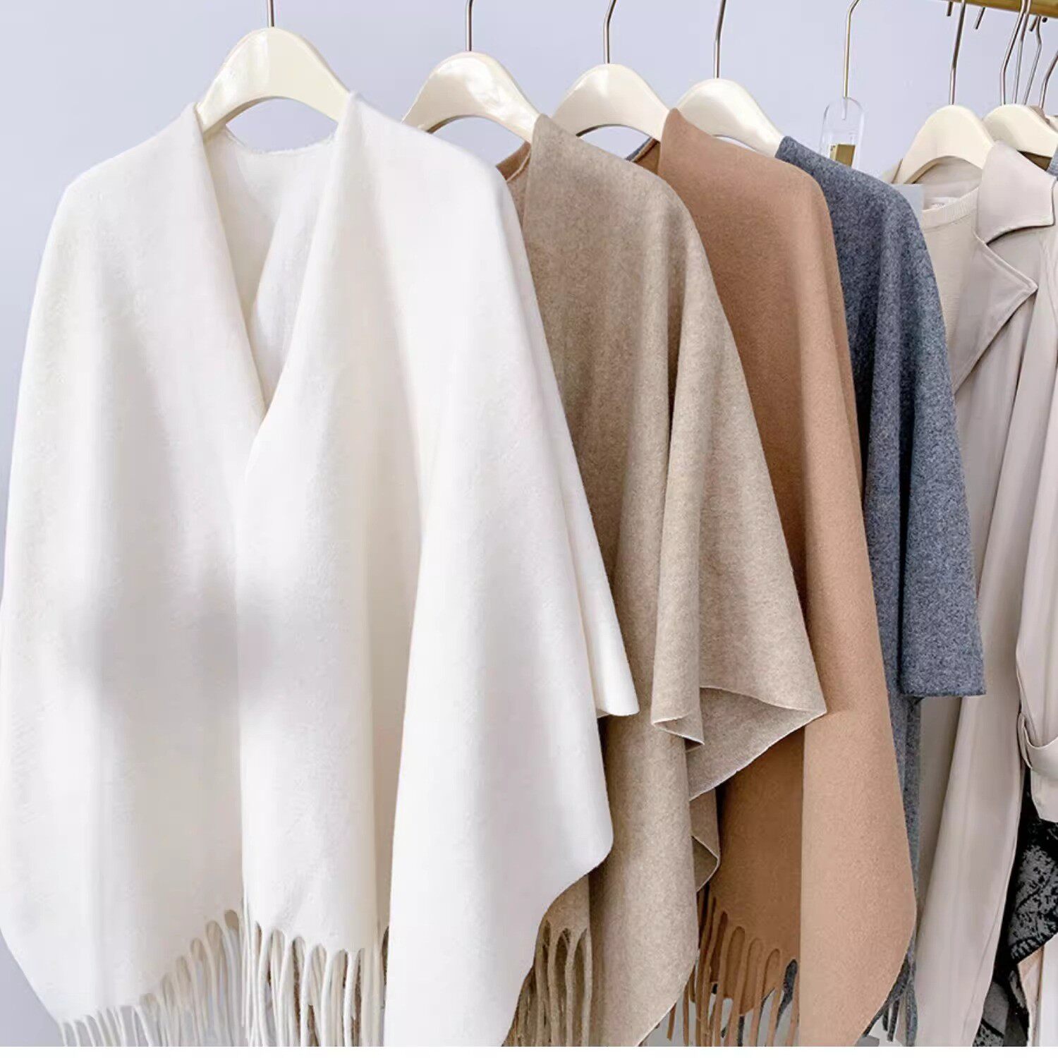 高级感纯色女士披风加厚含羊毛大披肩斗篷外搭冬季保暖护肩颈围巾