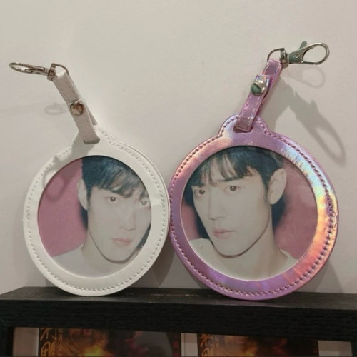 肖战专辑圆形小卡适配专属吧唧保护套双面透明展示小痛包收纳挂件