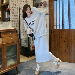 灰色休闲运动套装裙女入秋穿搭一整套韩系慵懒风超好看卫衣半身裙图片