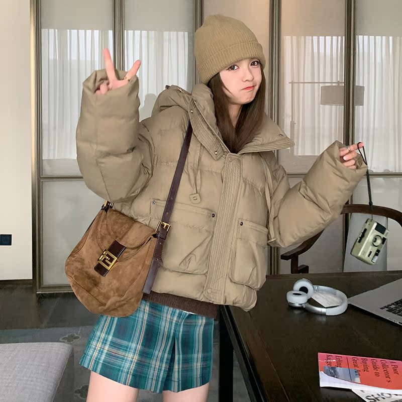 独特超好看卡其色短款连帽羽绒服女冬2024年新款流行90白鸭绒外套，女装羽绒服，浙宝135