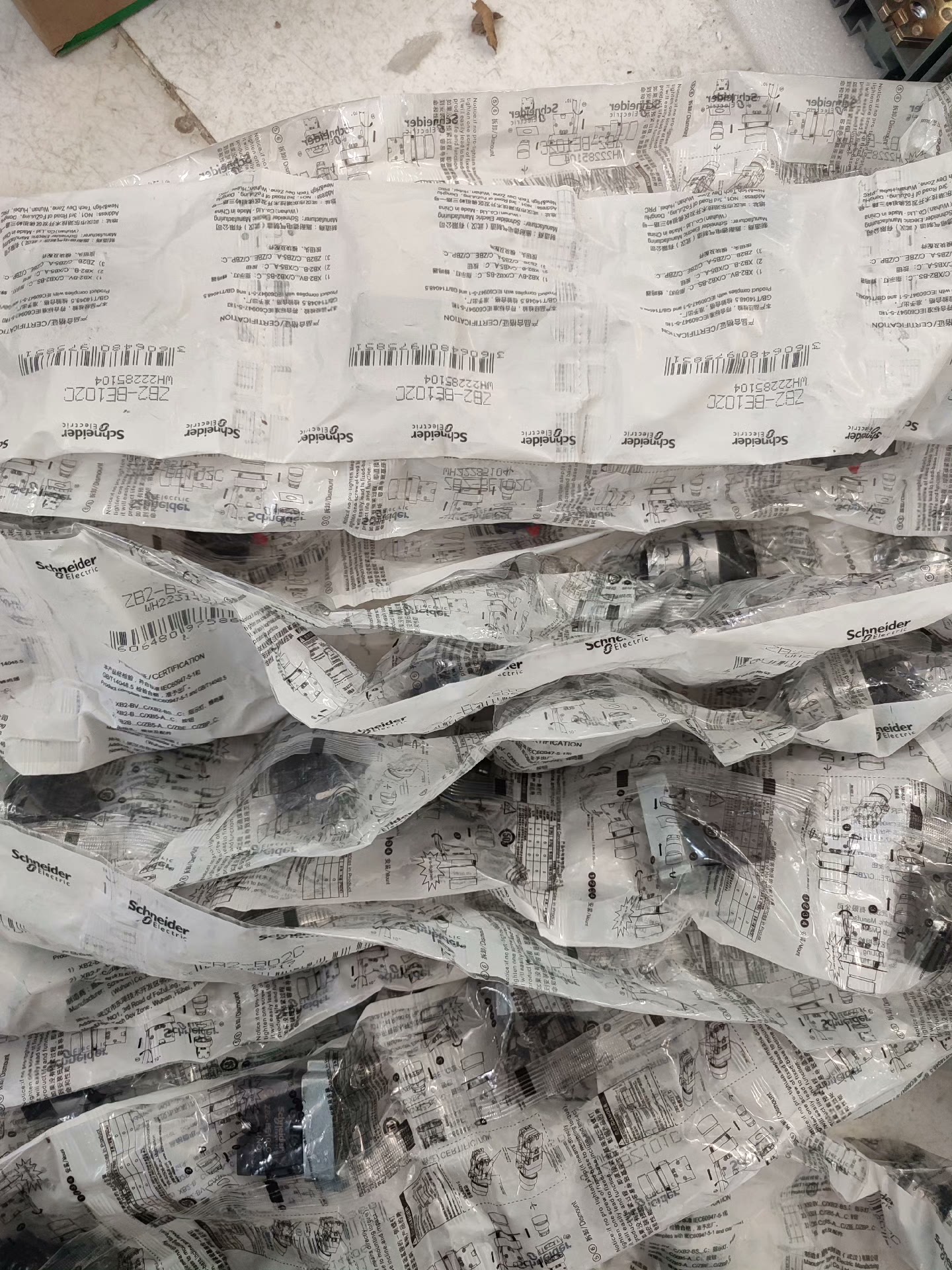 议价....询价施耐德ZB2BE