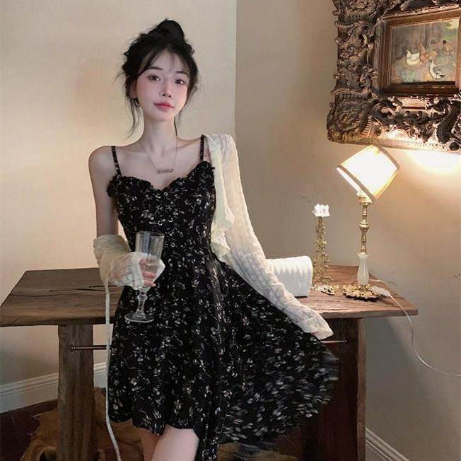 赫本风套装女气质黑色碎花吊带不时尚套装