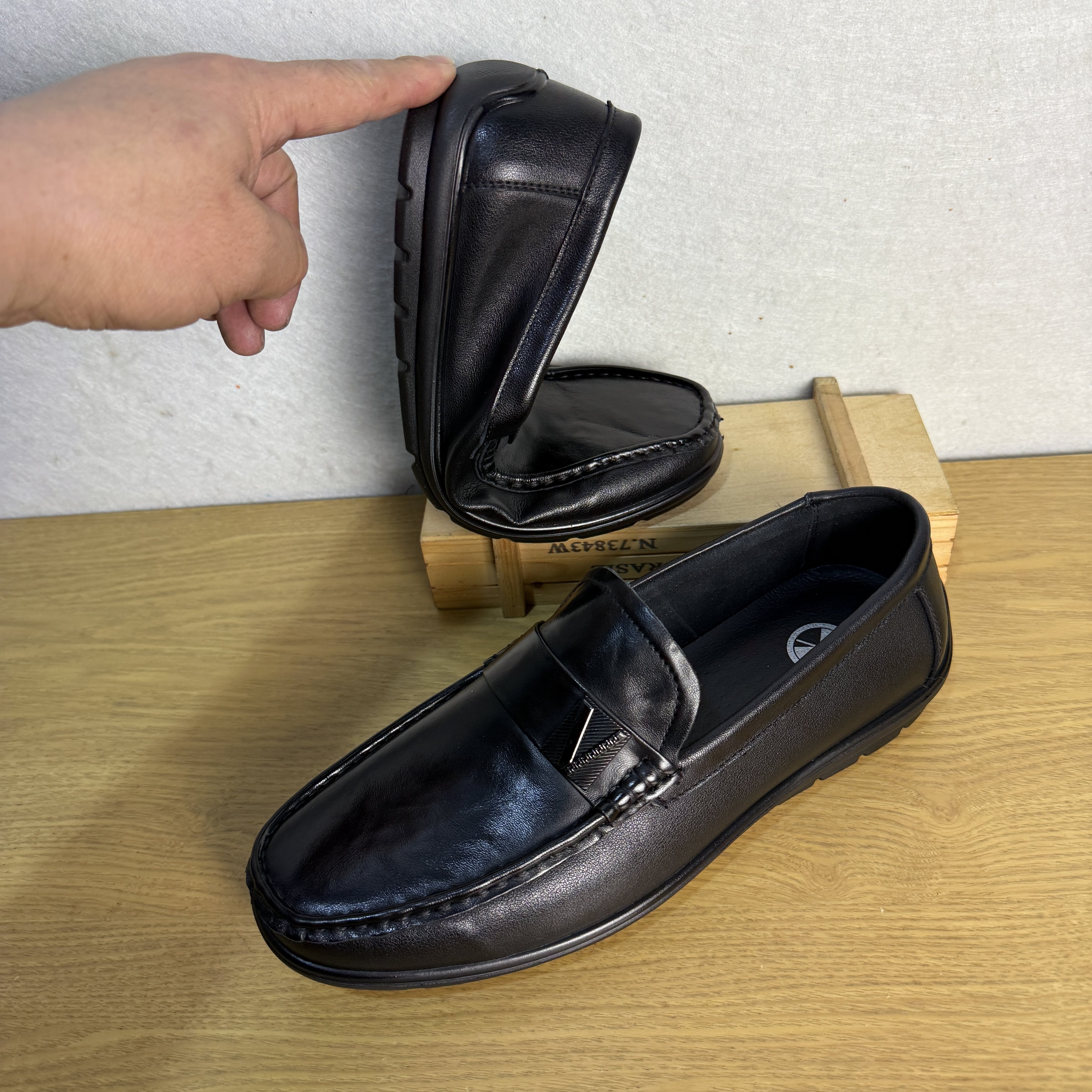 外贸头层牛皮软皮软底商务休闲皮鞋真皮英伦风防滑耐磨上班工作鞋