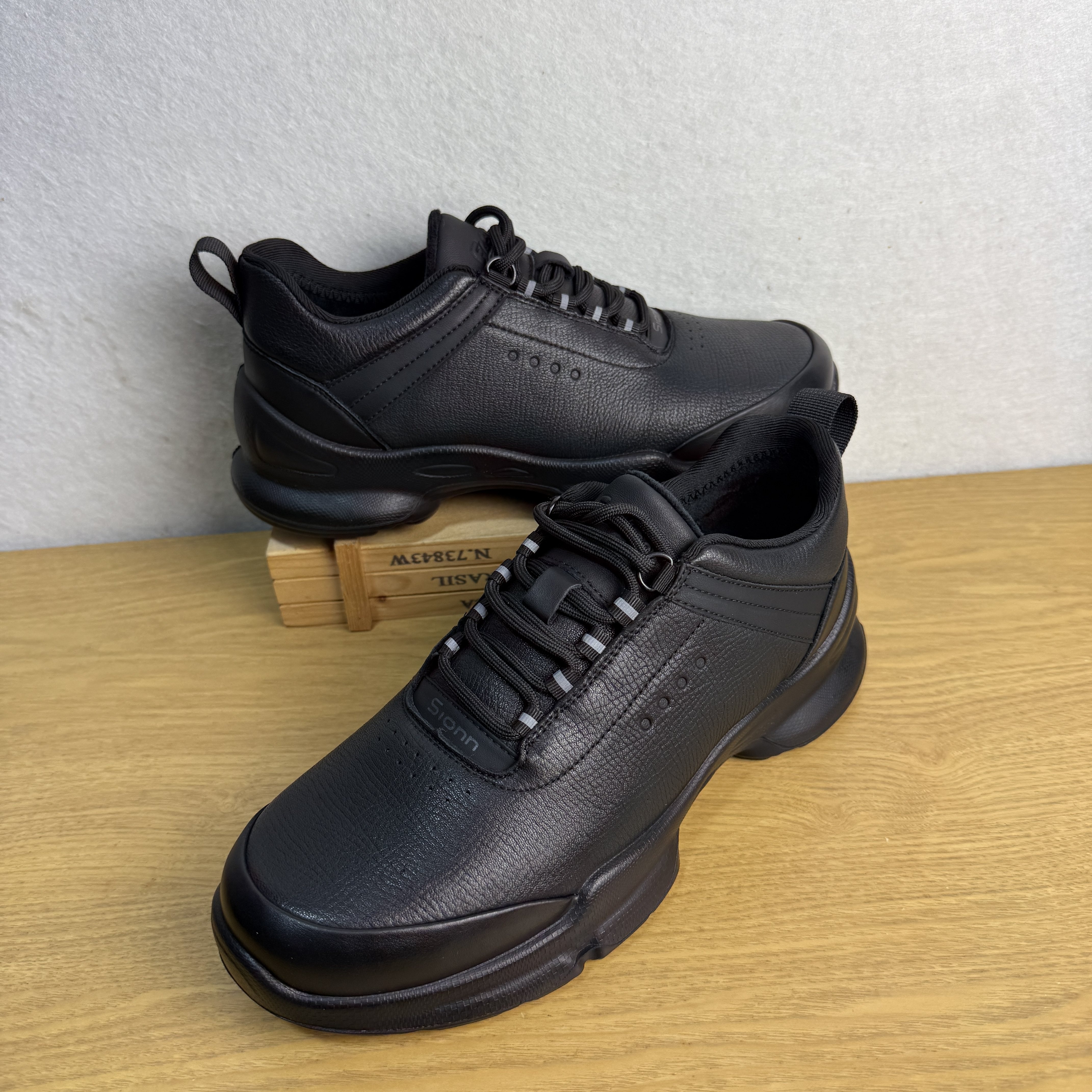 外贸头层牛皮厚底轻盈舒适运动休闲鞋秋冬加绒保暖户外防寒健步鞋