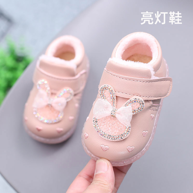 带灯冬季女宝宝鞋子软底婴儿学步
