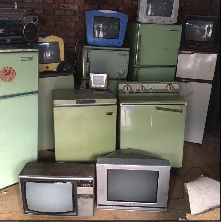老式绿皮冰箱 绿皮洗衣机 小冰柜 老式电视机 收藏 复古怀旧摄影