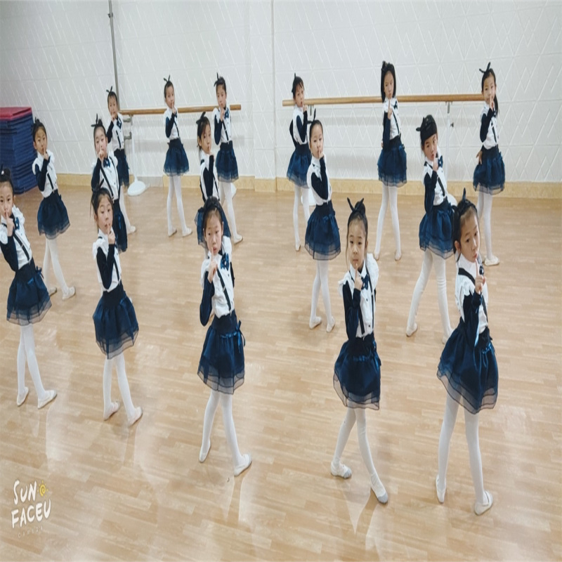 六一纱裙跳舞背带裤儿童演出服