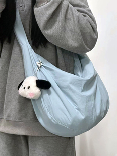 饺子包包女2024新款潮尼龙布袋简约帆布大容量休闲包宽肩带斜挎包