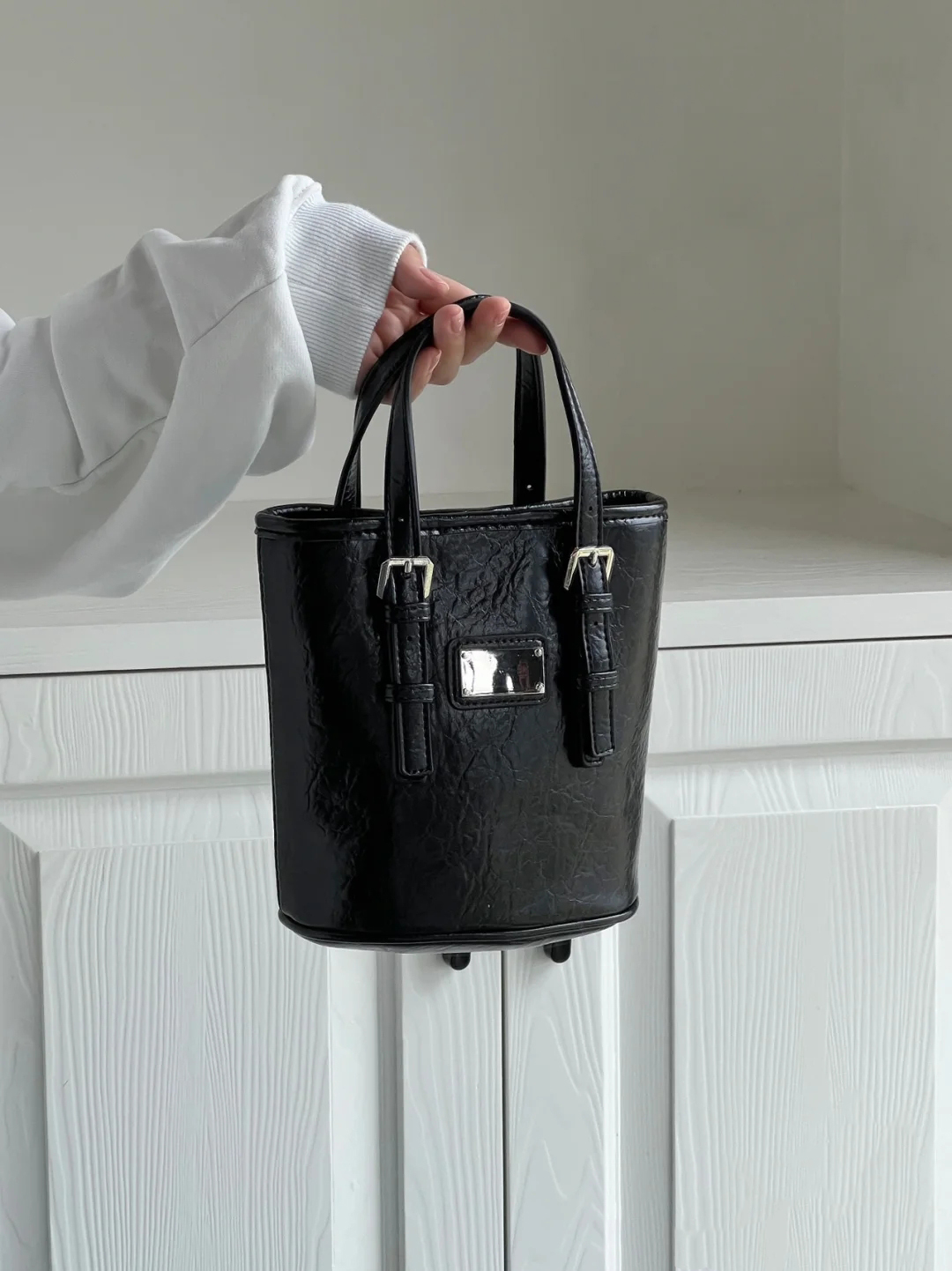 2024新款韩系PU通勤斜挎包水桶包