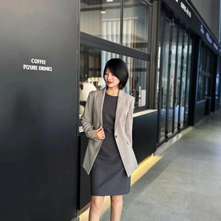 THEORY羊毛混纺通勤薄雾灰棕色西装外套&米灰色连衣裙H0101113