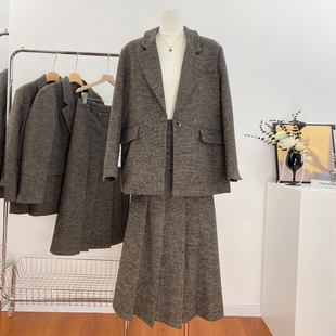 小君君布兰妮 泰晤士河畔新色2.0/羊毛混纺经典西装+压褶半裙套装