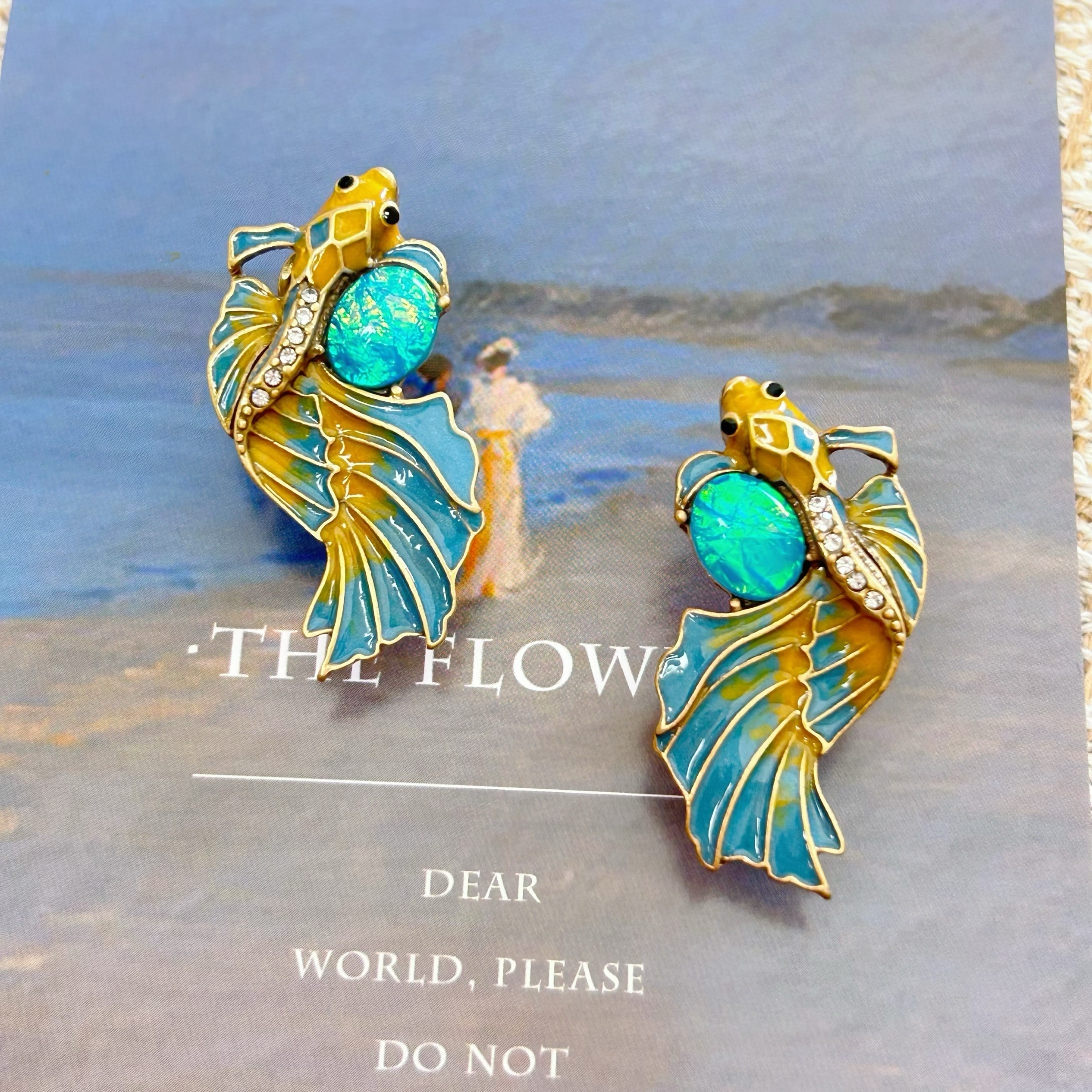 欧美风复古镶钻金鱼耳钉