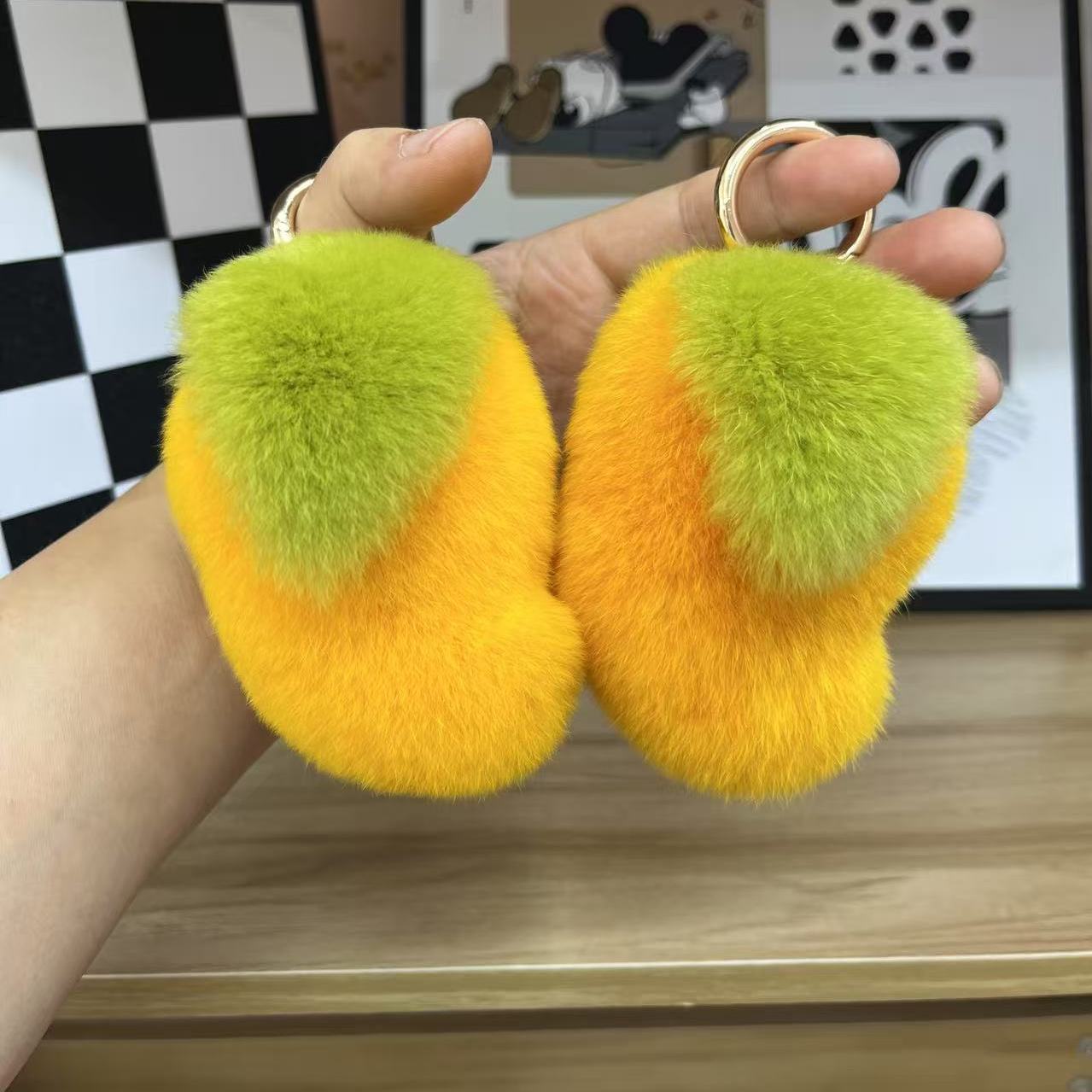 真獭兔毛小芒果汽车钥匙扣挂件