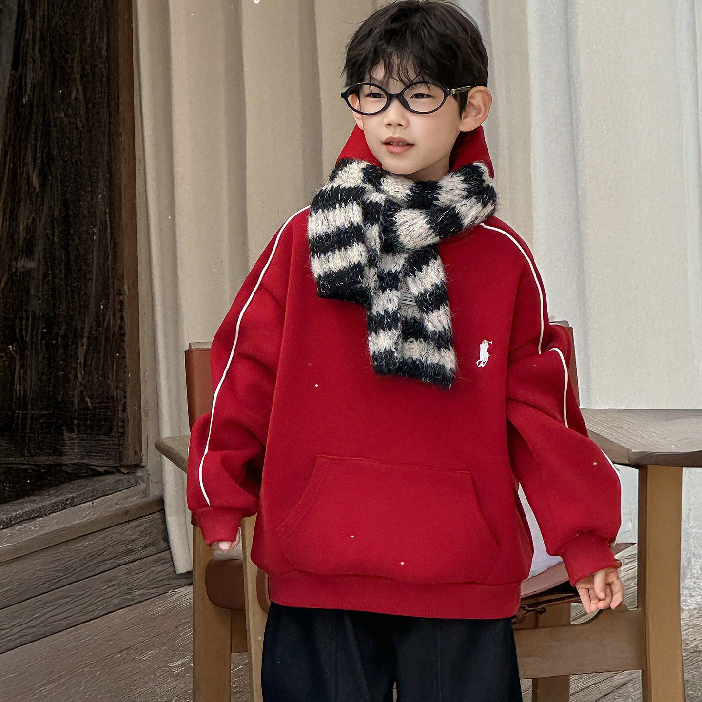 欧洲站小男童加绒卫衣秋冬款2025新款儿童装冬季一体绒红色连帽上