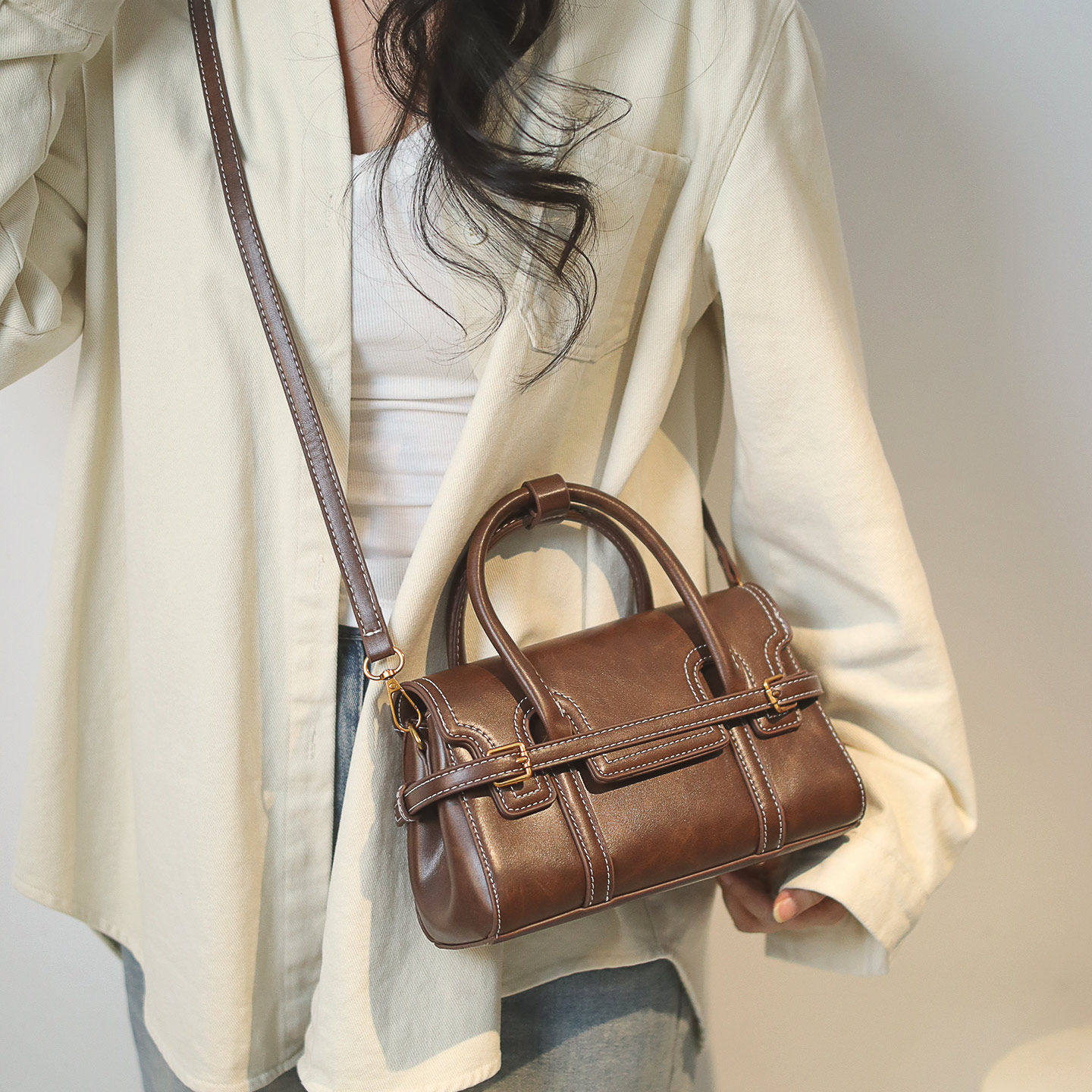 欧洲站超火斜挎包包女式2025新款冬棕色小众设计高级感精致手提包