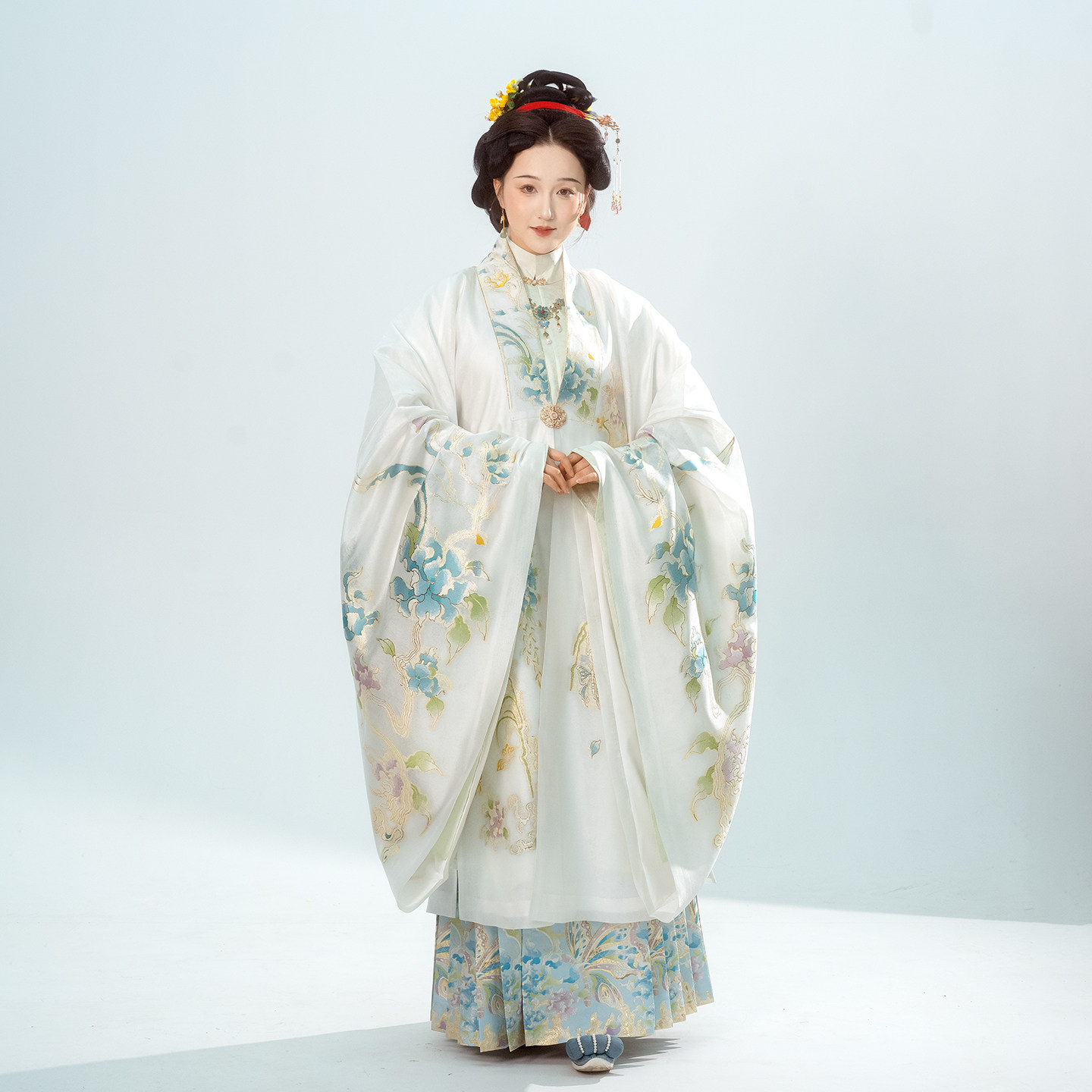 卿如故原创汉服明制披风马面裙春夏季仿妆花纱剪花暗纹提花大放量