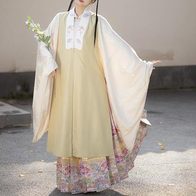 卿如故原创汉服明制套装立领斜襟长袄破肩绣花比甲粉仿妆花马面裙
