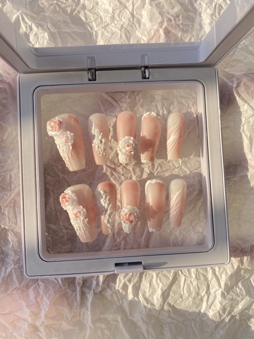 手工定制粉嫩纯欲山茶花美甲