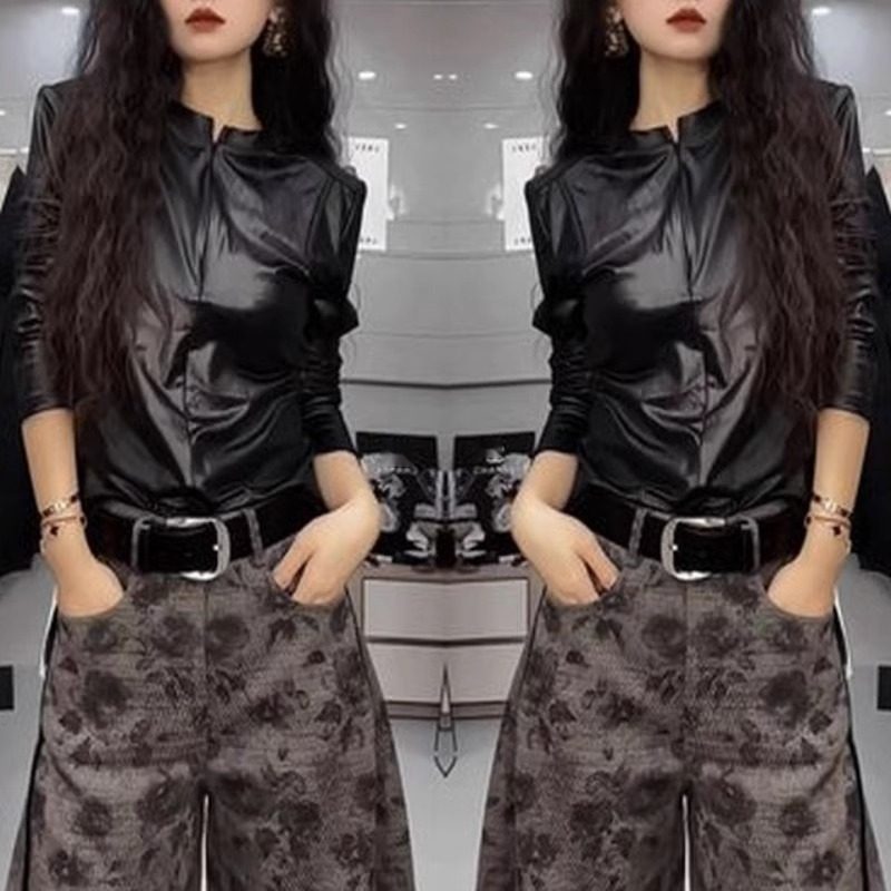 欧洲站韩版冬季新款高级气质时尚修身长袖黑色小衫搭配印花阔腿裤