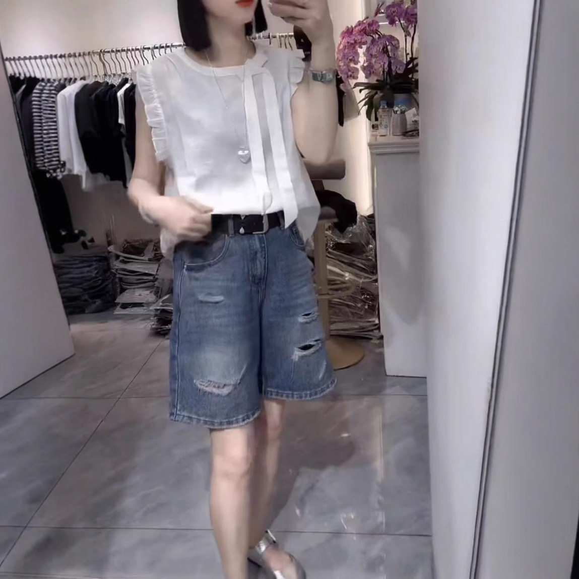 夏季新款白色圆领荷叶边无袖上衣衬衫女高腰宽松五分牛仔裤短裤潮