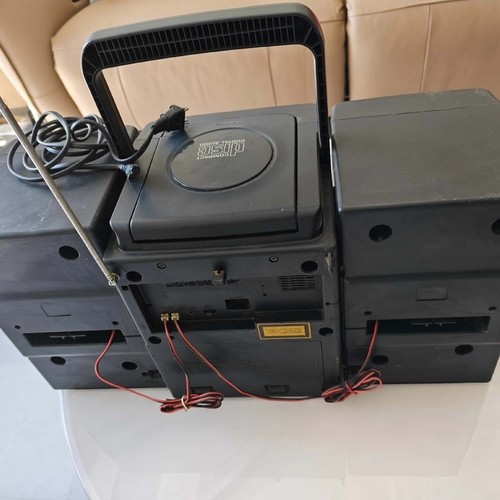 议价 三洋组合音响，成色如图实拍，通电收音机声音很小，不读碟