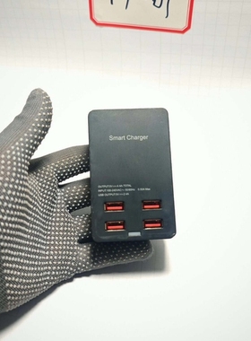 议价Smart Charger四口USB充电器，黑色款，裸机出。