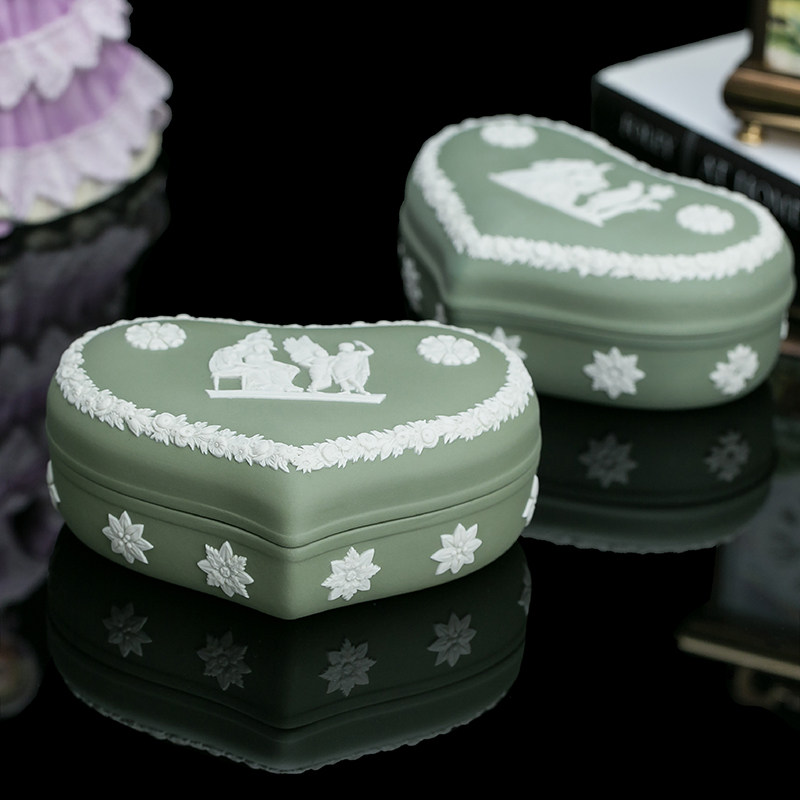 进口盒装Wedgwood jasper碧玉浮雕神話心形陶瓷首饰珠宝情侶表盒