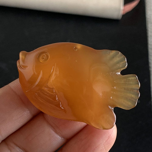 天然红玛瑙雕刻神仙鱼吊坠