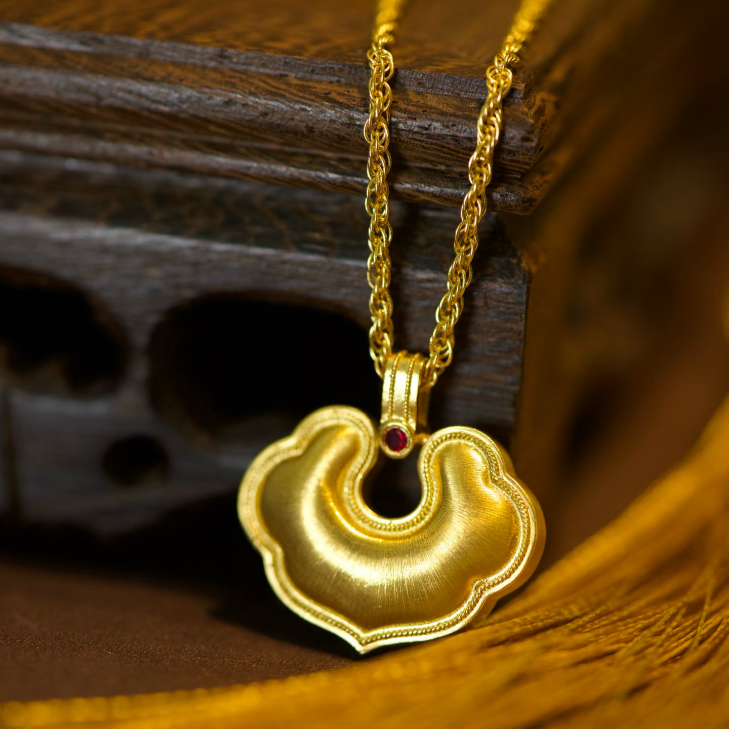 水贝足金999黄金拉丝祥云锁吊坠女古法点钻祥云锁包项链送女友