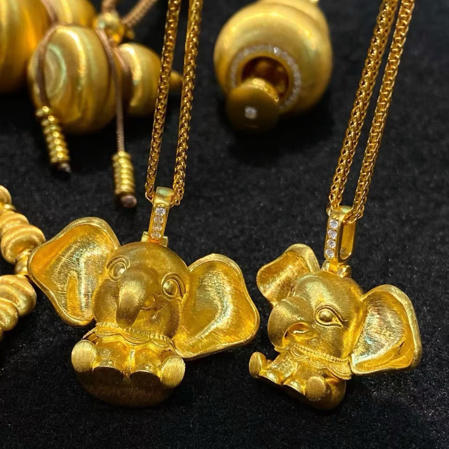 水贝足金999拉丝小飞象黄金吊坠可爱卡通编绳纯金吊坠项链送女友