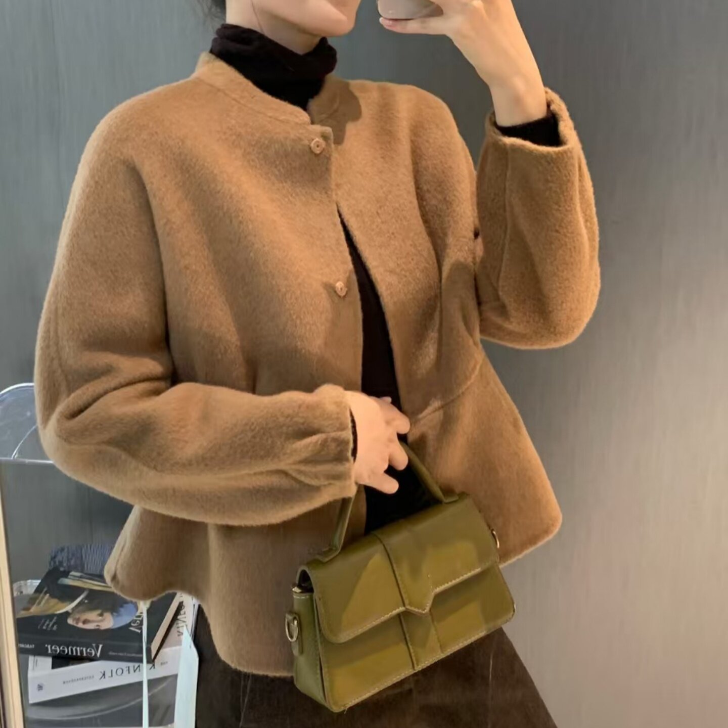 骆驼绒老钱风立领收腰短外套女