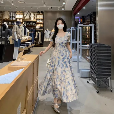 连衣裙蓝色碎花夏季新款方领泡泡袖初恋中长裙法式包邮女显瘦油画