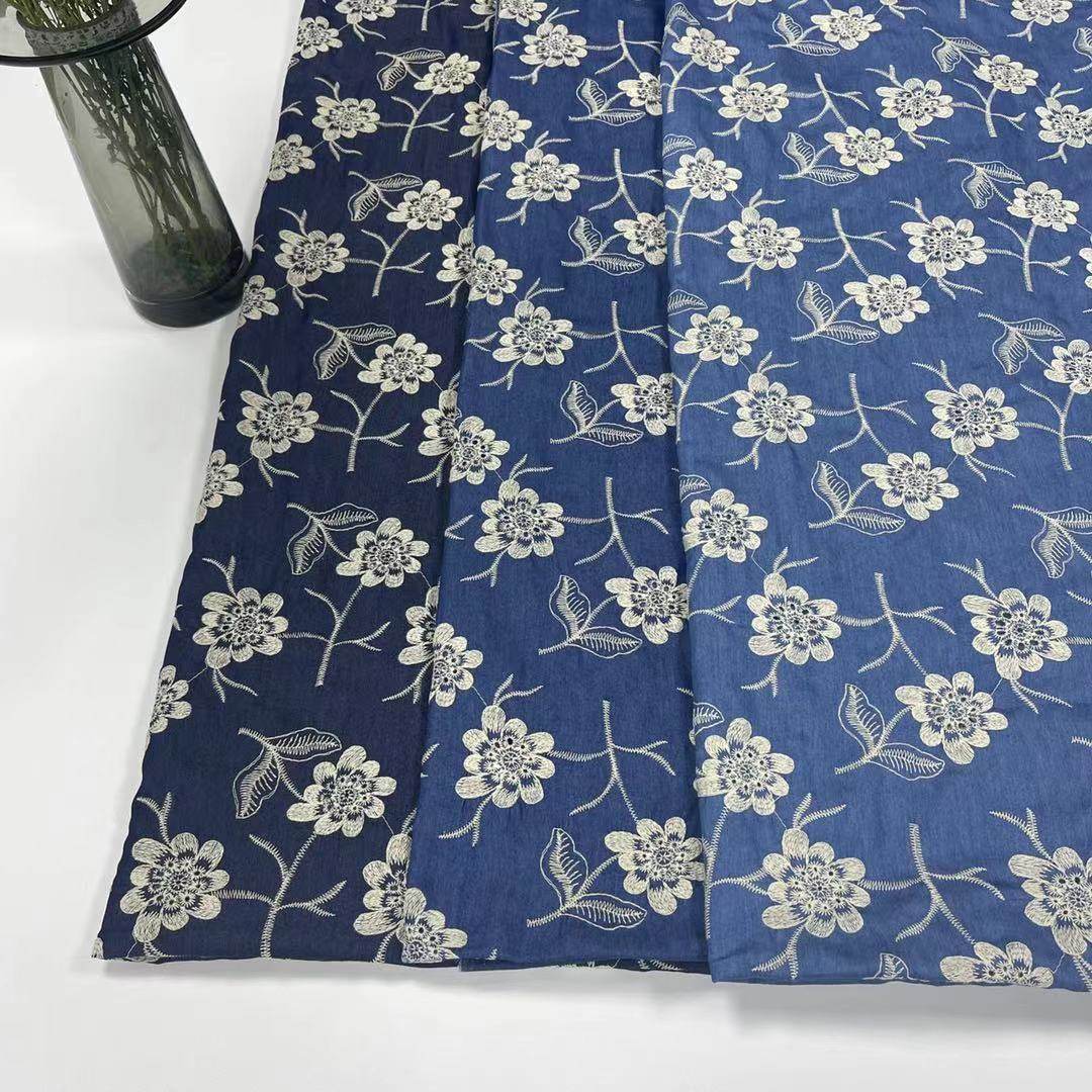 绣花水洗牛仔布料 薄款棉布小碎花刺绣涤棉连衣裙衬衫diy服装面料