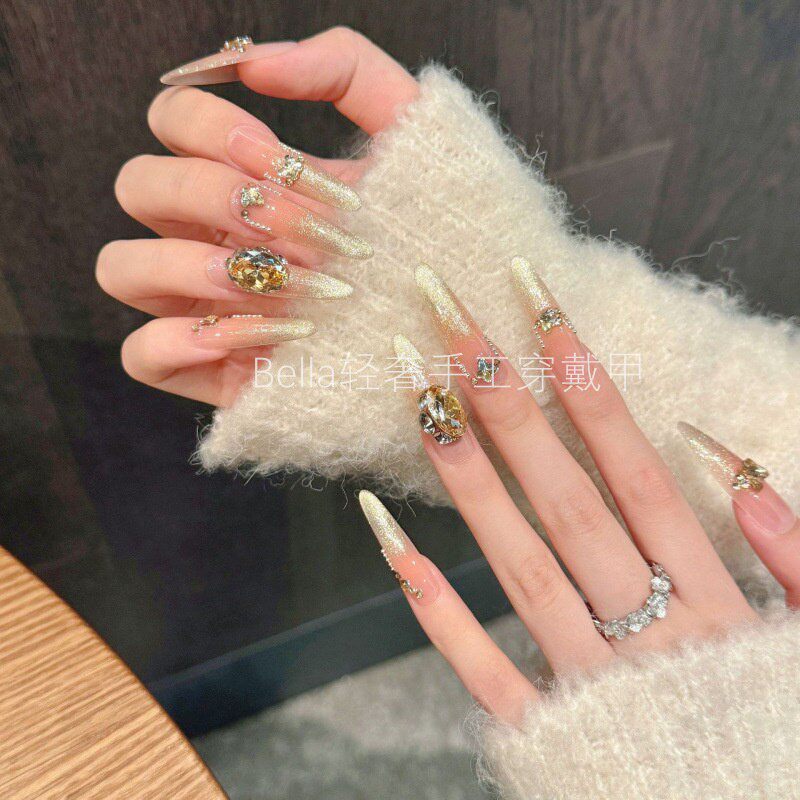Bella轻奢手工穿戴甲婚纱照美甲