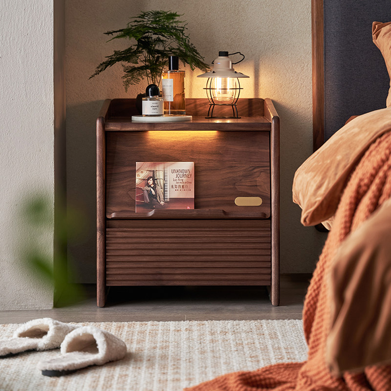 感应灯带无线快充简约床头柜