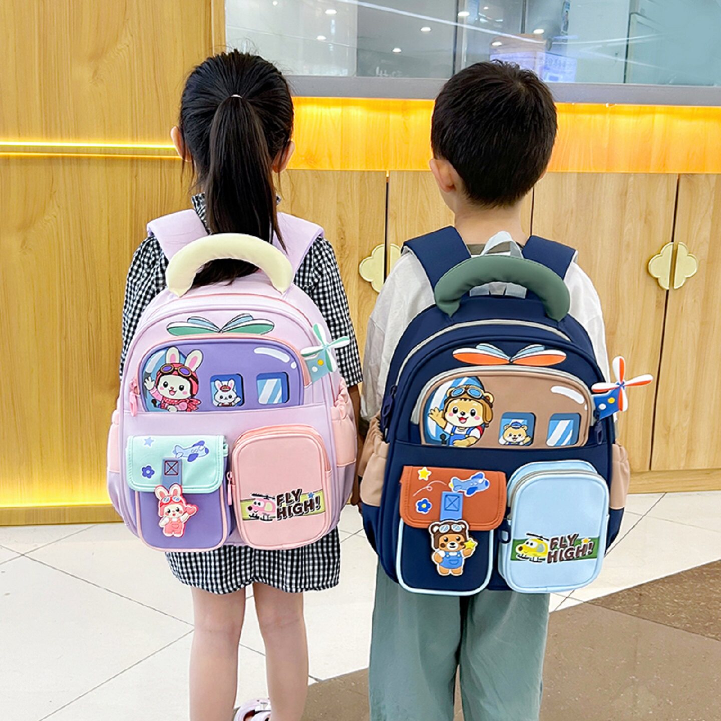 卡通幼儿园减负护脊可爱双肩书包