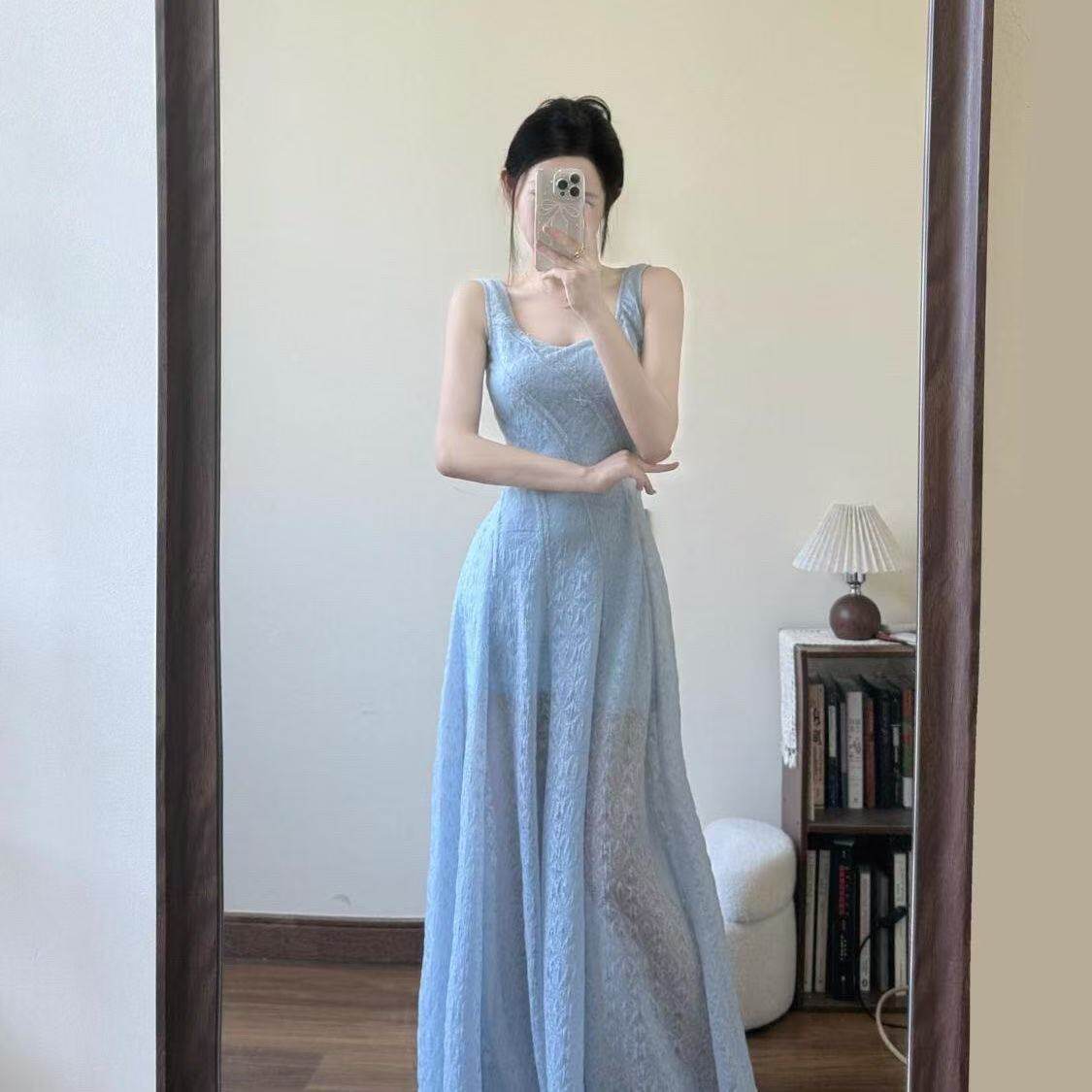 法式气质蓝色蕾丝吊带连衣裙女夏季新款海边度假风独特绝美长裙子
