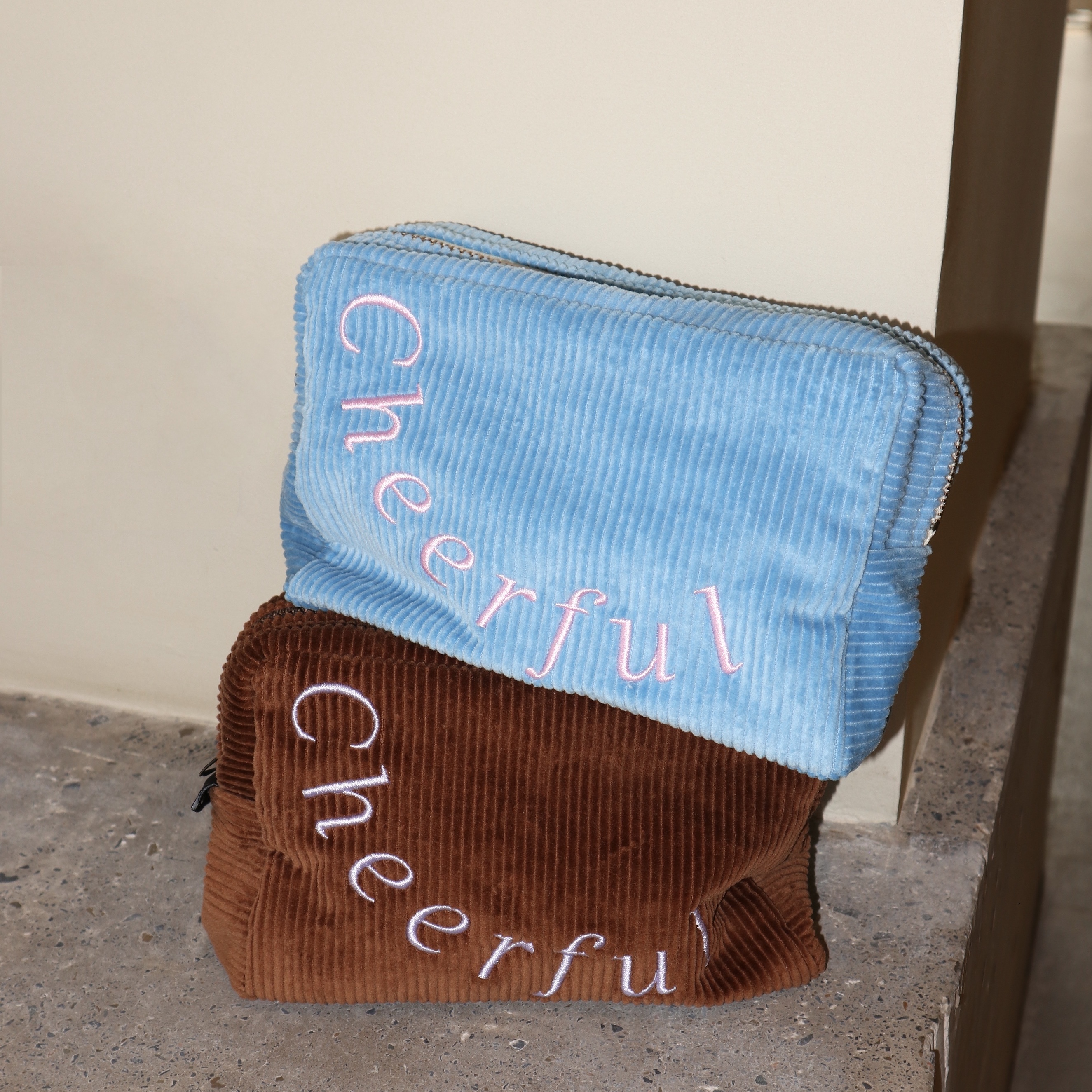 复古灯芯绒刺绣便携收纳化妆包