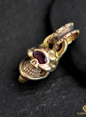 红宝石高山隆切割全金骷髅头银饰