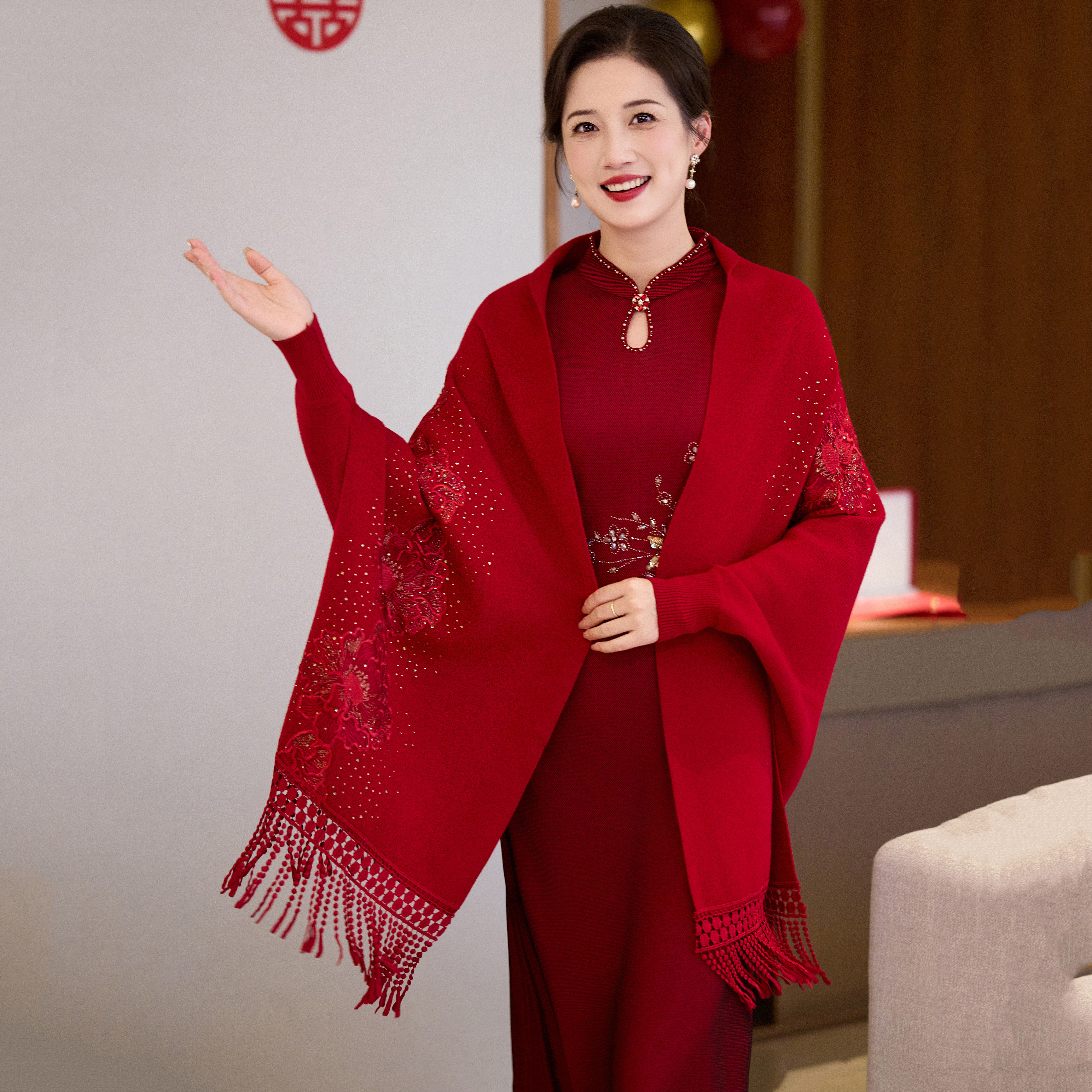 高端新款喜妈妈披风搭配旗袍