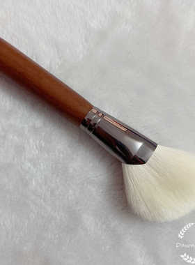 提纯细光峰羊毛镰刀修容刷阴影刷脸侧轮廓刷动物毛化妆刷散粉刷