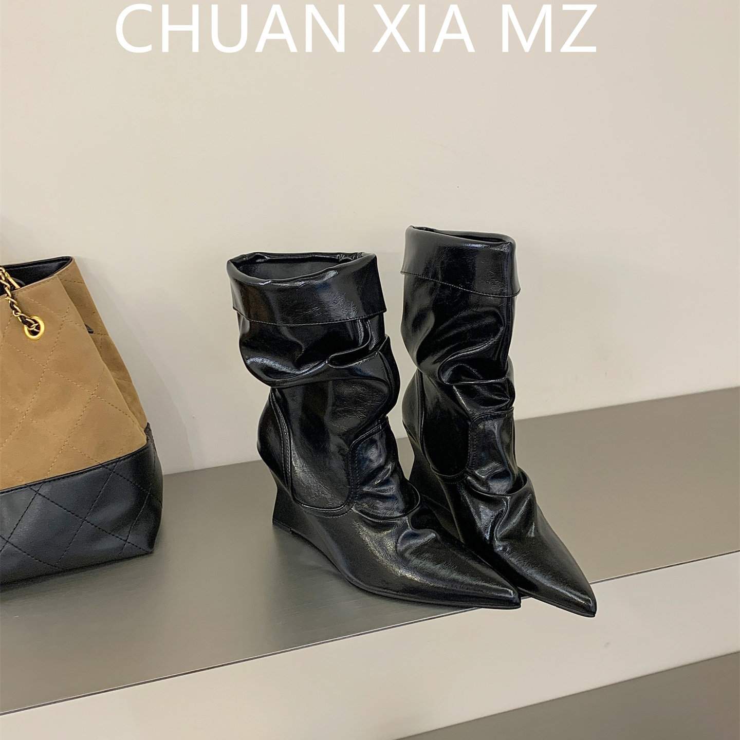 羊皮版~低跟后拉链粗跟短