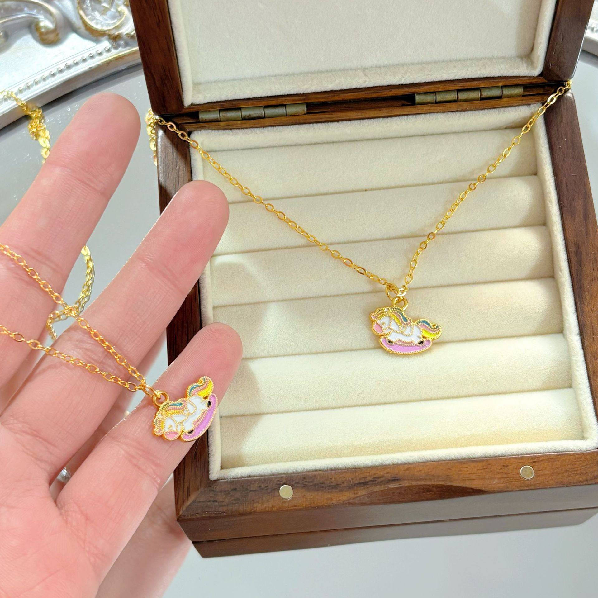 彩色摇摇欢乐木马吊坠项链时尚百搭设计高级送闺蜜女友礼物,金属材料及制品,金属结构件,淘宝优惠券,粉丝福利购,淘宝优惠卷