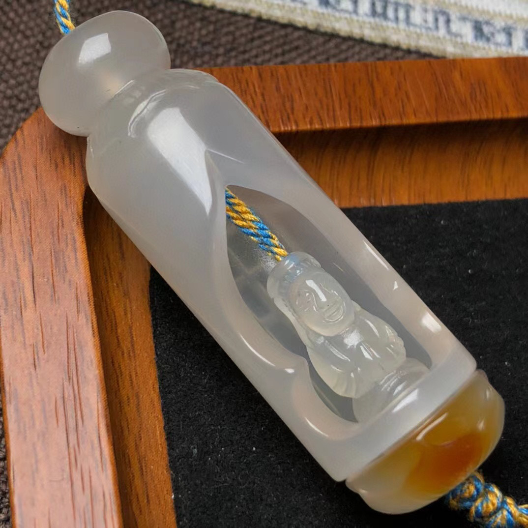 珍藏明清时期工艺老玛瑙精工雕刻心中有佛转运吊坠