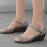 Новинка 2024 года, летние туфли в форме рыбьего рта, женские сандалии, обувь с кристаллами, водонепроницаемая обувь на платформе с полым птичьим гнездом, нескользящая непромокаемая обувь на мягкой подошве