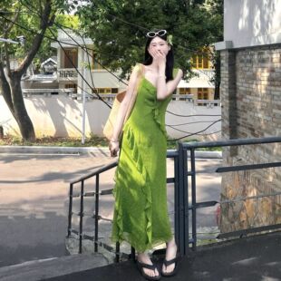 法式 显瘦度假风淑女连衣裙长裙 绿色荷叶边V领吊带连衣裙女夏修身