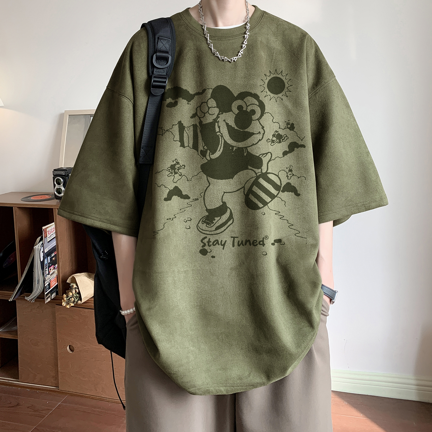 军绿色夏季卡通麂皮绒烧花短袖T恤DT2555/P25控39，男装T恤，电商C413