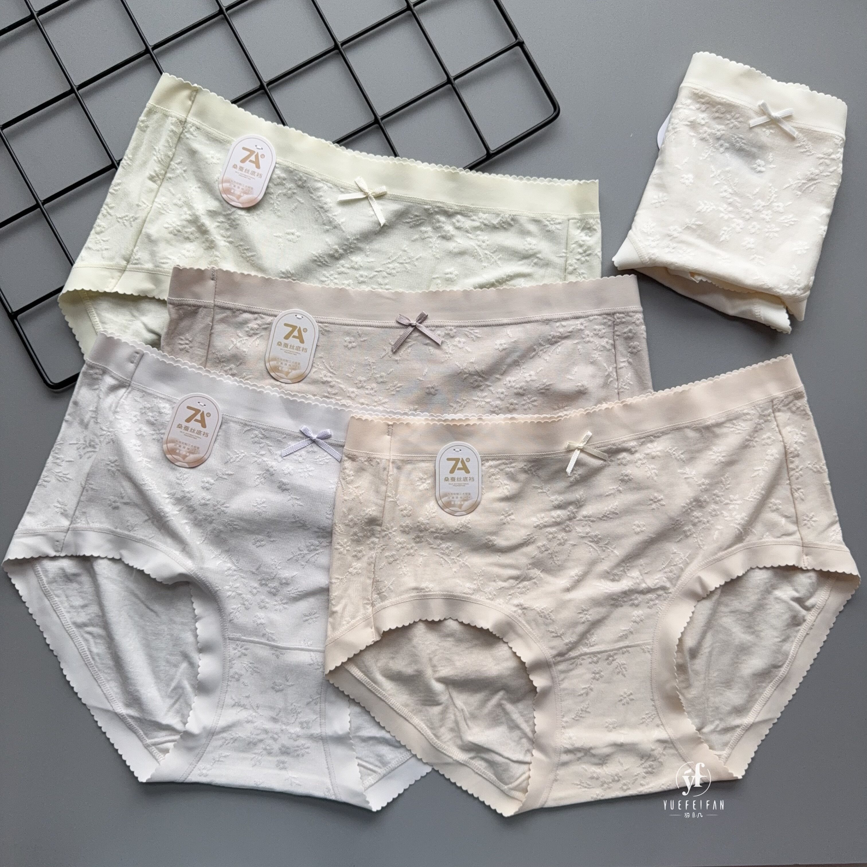 中腰纯色全包臀不卡PP不卡裆柔软亲肤蚕丝透气舒适抑菌女三角内裤